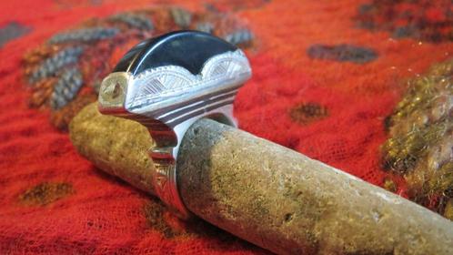 Zilveren Toeareg ring, maat 17, met onyx steen, Sieraden, Tassen en Uiterlijk, Ringen, Nieuw, Dame of Heer, 17 tot 18, Zilver