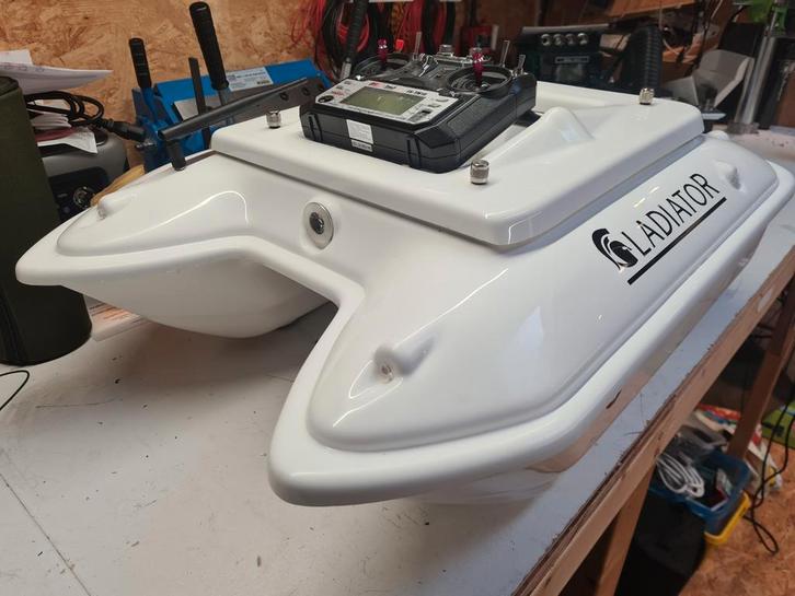 Gladiator voerboot., Watersport en Boten, Hengelsport | Karpervissen, Zo goed als nieuw, Complete set, Ophalen of Verzenden