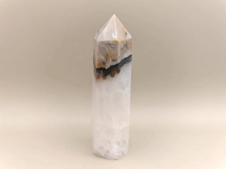 Vulkaanagaat Toren – 331 gram – UV-reactieve top, Verzamelen, Mineralen en Fossielen, Mineraal, Ophalen of Verzenden