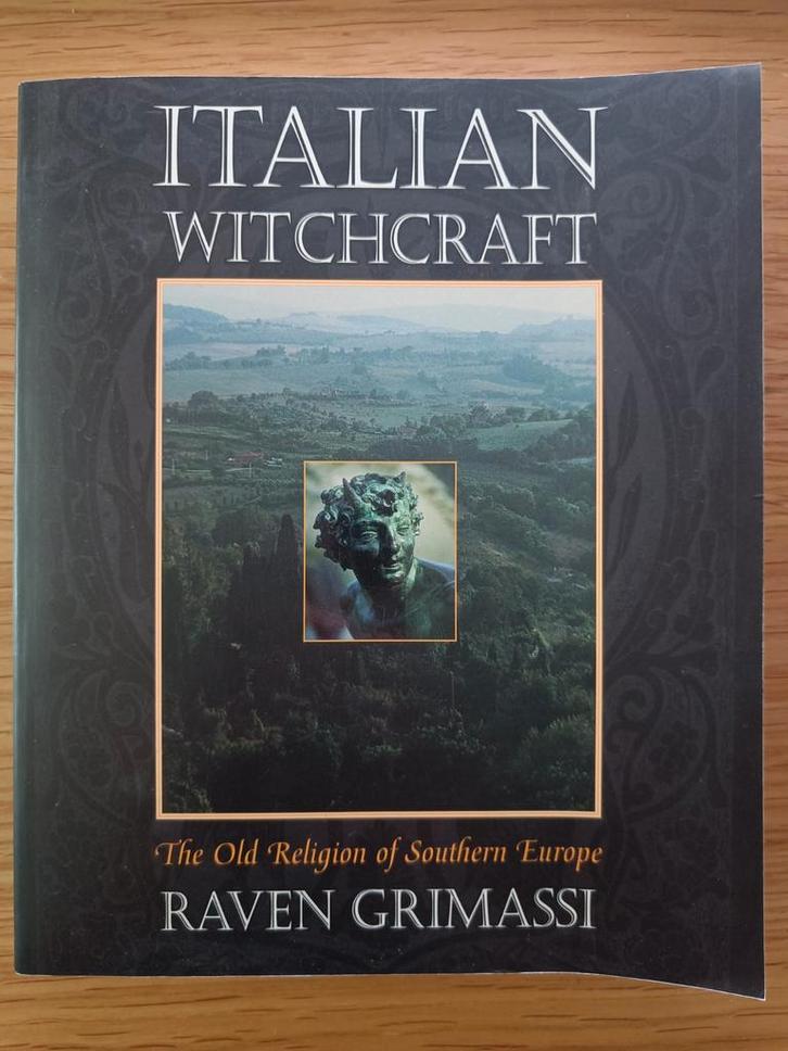 Italian Witchcraft - Raven Grimassi, Boeken, Esoterie en Spiritualiteit, Gelezen, Achtergrond en Informatie, Spiritualiteit algemeen