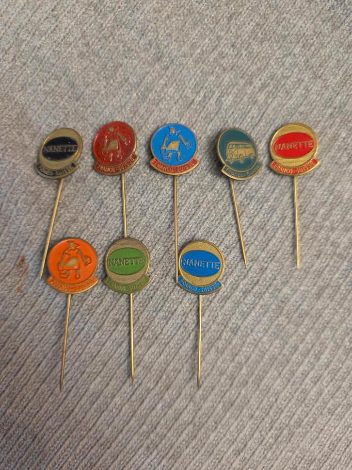 Vintage Nanette Pins - Set van 8, Verzamelen, Speldjes, Pins en Buttons, Gebruikt, Speldje of Pin, Merk, Verzenden
