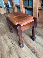 Eikenhouten krukje met leren patchwork afwerking, Minder dan 50 cm, Gebruikt, Ophalen of Verzenden, Rechthoekig