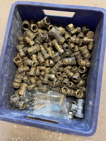 Diverse VSH Knel fittingen van 15 tot 22 mm beschikbaar voor biedingen
