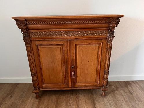 Mechelse kant antiek leeuwenkoppen, Antiek en Kunst, Antiek | Meubels | Stoelen en Banken, Ophalen