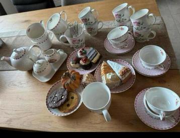 Mooi thee servies beschikbaar voor biedingen