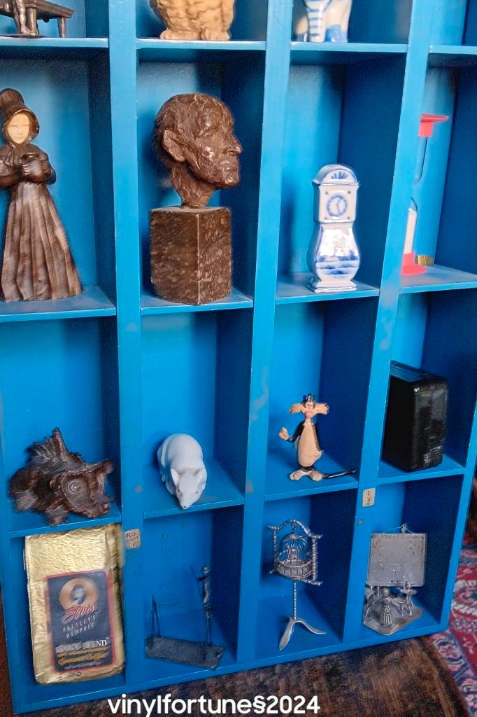 Houten vitrine hangkastje uit de jaren '50-'60 winkeletalage, Antiek en Kunst, Curiosa en Brocante, Ophalen of Verzenden