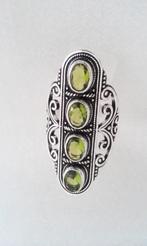 zilveren ring met Peridoot, Sieraden, Tassen en Uiterlijk, Nieuw, Groen, 20 of groter, Met edelsteen