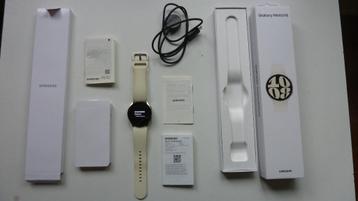 Samsung Galaxy Watch6 - Smartwatch - 40mm ( crème )  beschikbaar voor biedingen