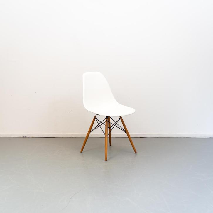 6 Vitra Eames  DSR stoel Wit onderstel Essen, Huis en Inrichting, Stoelen, Zo goed als nieuw, Kunststof, Metaal, Wit, Ophalen of Verzenden