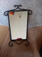 Vintage spiegel  55 bij  40 smal aflopend smeedijzer, Ophalen of Verzenden, Minder dan 100 cm