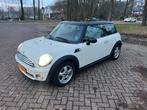 Mini 1.6 16V Cooper 88KW 2009 Wit, Auto's, Mini, Voorwielaandrijving, 4 cilinders, 4 stoelen, Leder en Stof