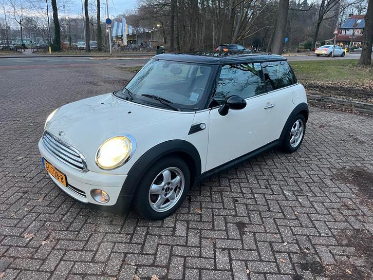 Mini 1.6 16V Cooper 88KW 2009 Wit, Auto's, Mini, Particulier, Cooper, Adaptive Cruise Control, Airbags, Airconditioning, Alarm