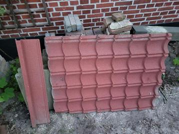 Gratis ophalen! 2x dakpanplaten + 2x windveren - rood beschikbaar voor biedingen