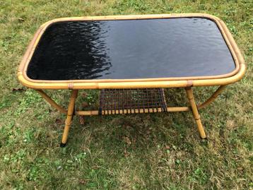 Retro bijzettafel met glasplaat beschikbaar voor biedingen