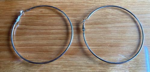 Oorbellen ongeveer 8 cm doorsnede, Sieraden, Tassen en Uiterlijk, Oorbellen, Gebruikt, Hangers, Overige materialen, Zilver, Ophalen of Verzenden