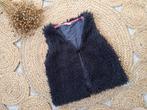 Zwart harige (nep) bond gilletje maat 128, Ophalen of Verzenden, Gebruikt, Meisje, Trui of Vest