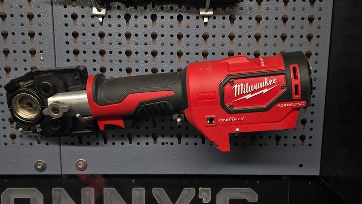 Milwaukee M18 HCCT-201C Kabelschoenperstang, Auto diversen, Autogereedschap, Zo goed als nieuw, Ophalen of Verzenden