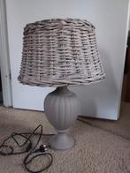 Stijlvolle staande lamp met rieten kap, Huis en Inrichting, Lampen | Vloerlampen, Gebruikt, 100 tot 150 cm, Hout, Ophalen of Verzenden