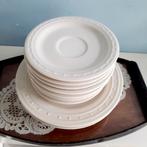 AM63 (Blokker), 8 crèmekleurige schoteltjes, Huis en Inrichting, Keuken | Servies, Ophalen of Verzenden, Zo goed als nieuw, Effen