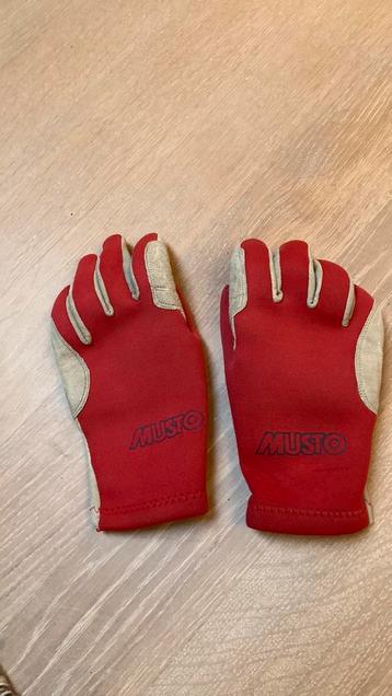 Gratis Musto zeilhandschoenen beschikbaar voor biedingen