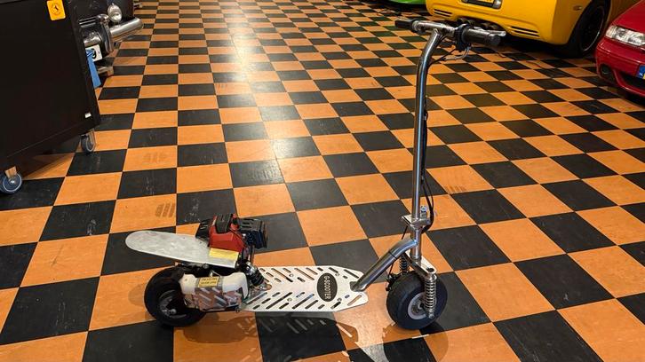 Benzine Scooter - G-Scooter, Fietsen en Brommers, Steps, Zo goed als nieuw, Gewone step, Ophalen of Verzenden