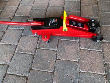 Garagekrik klein model. Hydraulisch beschikbaar voor biedingen