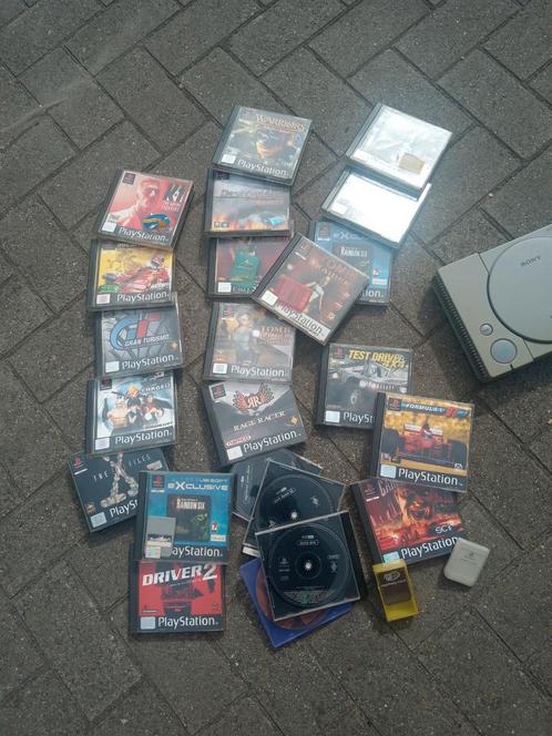 PLAYSTATION 1 (2 stuks) , en veeeel spelletjes, Spelcomputers en Games, Games | Sony PlayStation 1, Gebruikt, 1 speler, Ophalen