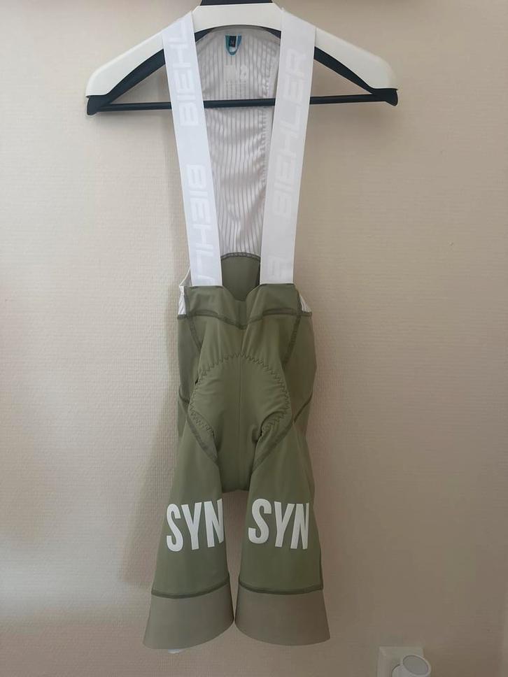 SYN Pro Bib Short - Bamboo - Maat M, Sport en Fitness, Wielrennen, Nieuw, Helm, Ophalen of Verzenden
