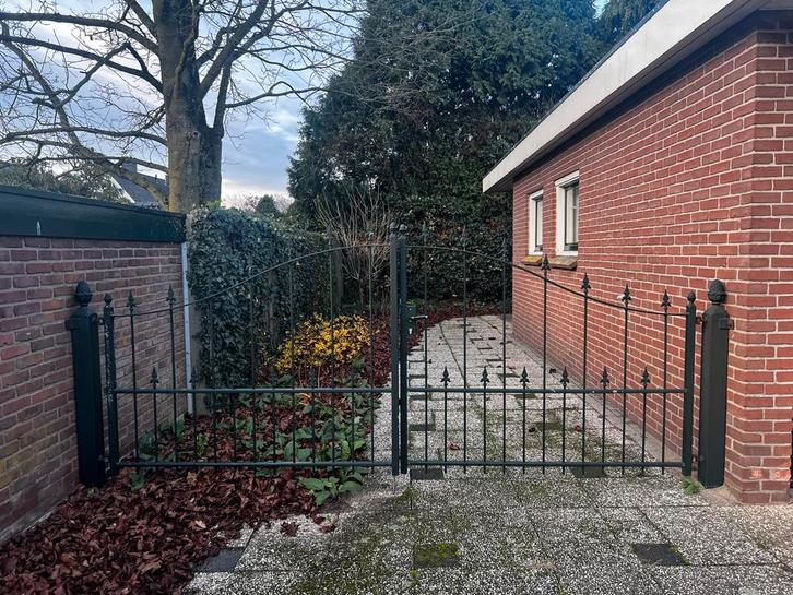 Gietijzeren hek - 2 delen groen, Tuin en Terras, Tuinhekken en Hekwerk, Gebruikt, Sierhekwerk, IJzer, Ophalen