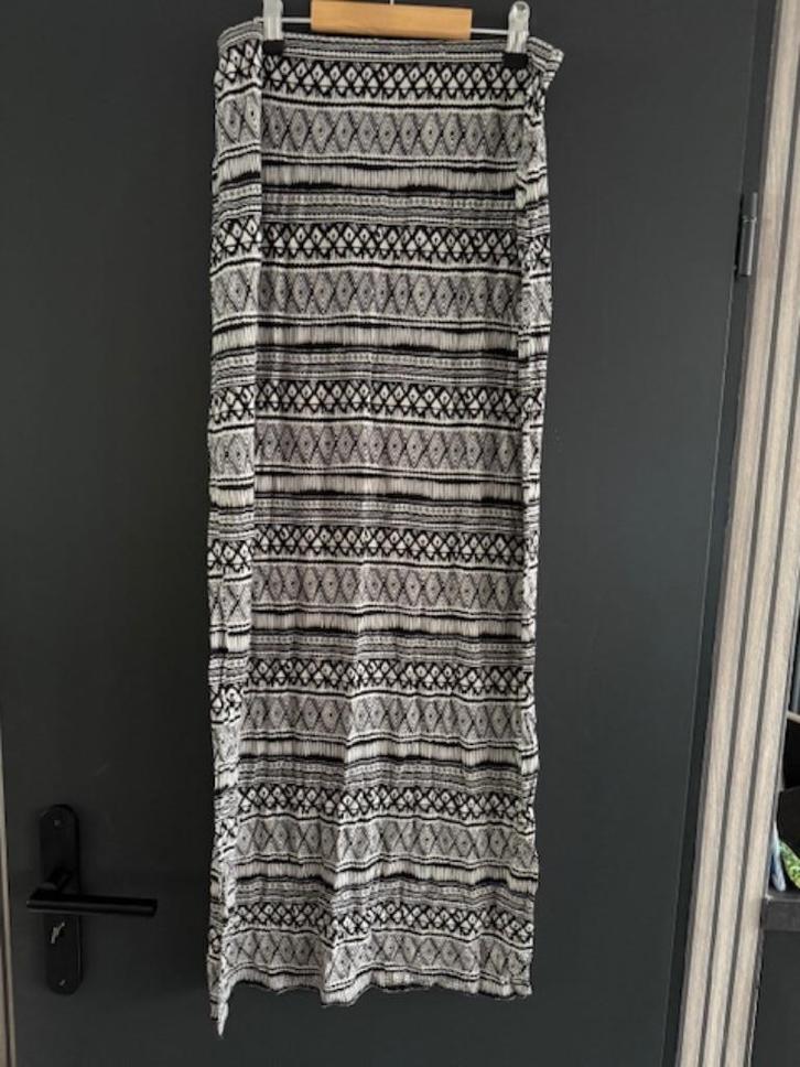 Beige met zwarte lange rok maat 44 van Atmosphere, Kleding | Dames, Rokken, Nieuw, Maat 42/44 (L), Beige, Onder de knie, Ophalen of Verzenden