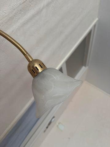 Vintage Wandlamp met Glazen Kap beschikbaar voor biedingen