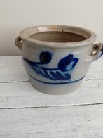 Antieke aardewerk pot met blauwe decoratie, Ophalen of Verzenden