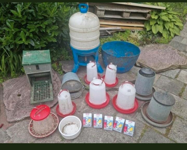 Grote collectie drink + voersilo's drinksilo trapvoerbak enz, Dieren en Toebehoren, Pluimvee | Toebehoren, Zo goed als nieuw, Drinken en Voederen