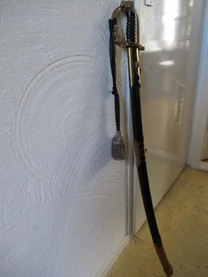 SABEL met leeuwenkop, lengte 98 cm, Verzamelen, Militaria | Algemeen, Landmacht, Zwaard of Sabel, Nederland, Ophalen