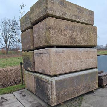Drijvers ponton terras boot werkvlot  beschikbaar voor biedingen