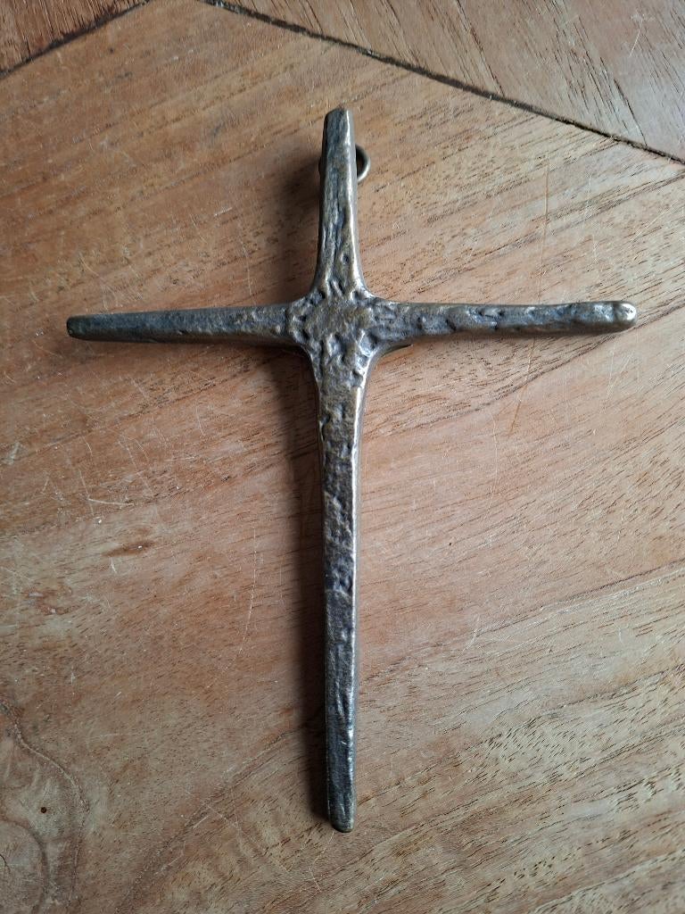 mooi gegoten bronzen kruisbeeldje, crucifix, Antiek en Kunst, Antiek | Koper en Brons, Ophalen of Verzenden, Brons