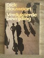 Verduisterende bevrijding - Dick Houwaart, Ophalen of Verzenden