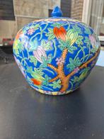 Limoges; bolvormige vaas met emaille decoratie en deksel., Ophalen