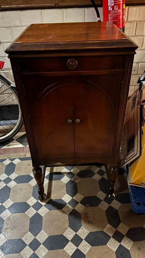 Antiek houten muziek kast met deurtjes, Antiek en Kunst, Antiek | Meubels | Kasten, Ophalen