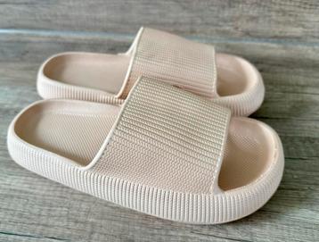 Clowdpillow flops maat 36-37 beschikbaar voor biedingen