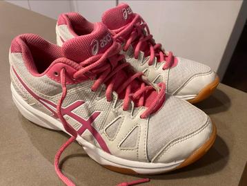 Asics schoolgympen/ zaalhockey 34,5 beschikbaar voor biedingen