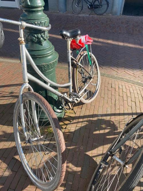 Zilvere fiets, gebruikt, band lek, Fietsen en Brommers, Fietsen | Dames | Omafietsen, Gebruikt, Ophalen