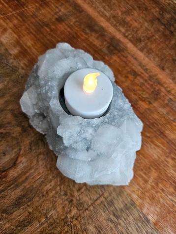 Stenen Kandelaar beschikbaar voor biedingen