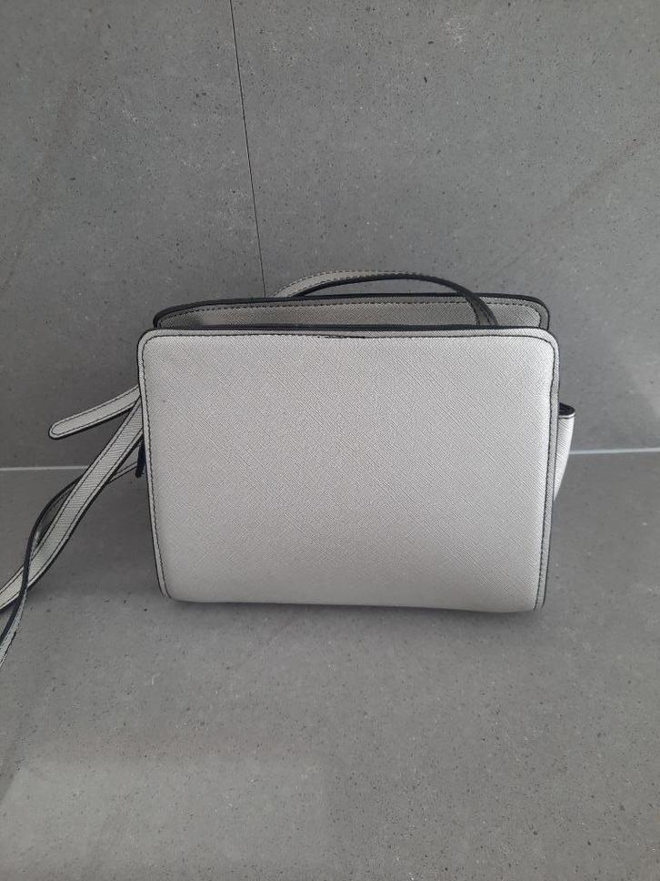 grijze / zilverkleurige schoudertas, Sieraden, Tassen en Uiterlijk, Tassen | Schoudertassen, Zo goed als nieuw, Grijs, Ophalen of Verzenden