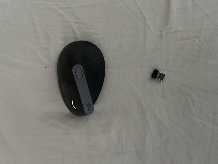 Logitech MX Vertical Ergonomische Muis - Draadloos, Computers en Software, Muizen, Zo goed als nieuw, Muis, Rechtshandig, Draadloos