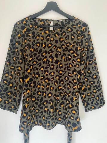 Only belt blouse beschikbaar voor biedingen