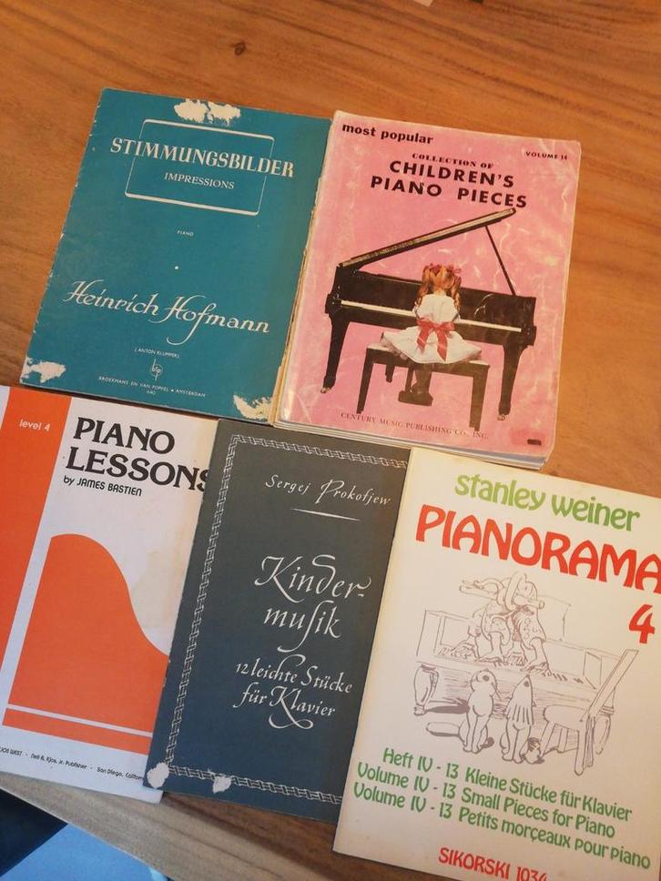5 pianoboeken met leuke voordracht stukken, Muziek en Instrumenten, Bladmuziek, Zo goed als nieuw, Artiest of Componist, Klassiek