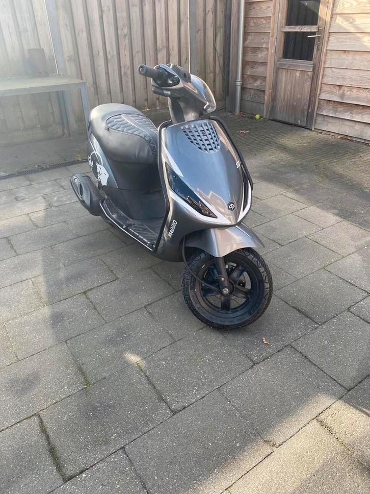 Piaggio zip 4takt 80cc 2017, Fietsen en Brommers, Scooters | Piaggio, Zo goed als nieuw, Zip, Benzine, Ophalen of Verzenden