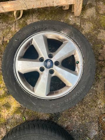 Ford cmax velgen met winterbanden 205/50/17 beschikbaar voor biedingen