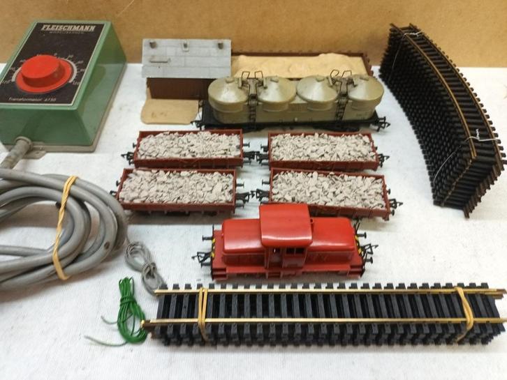 FLEISCHMANN KALK TREIN MET WAGONS EN RAILS EN TRAFO, Hobby en Vrije tijd, Modeltreinen | H0, Gebruikt, Treinset, Gelijkstroom